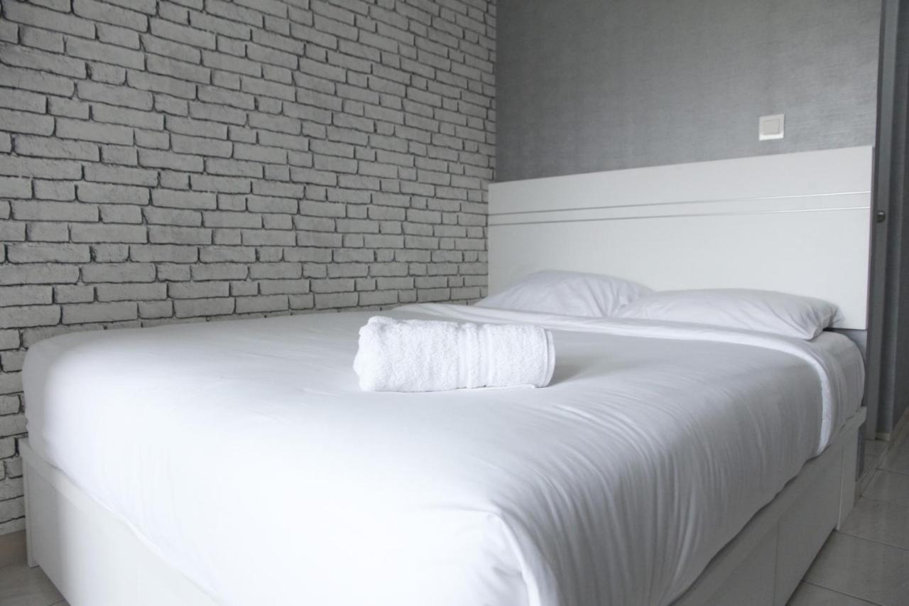Modern And Comfortable Studio Apartment Springlake Summarecon Near Summarecon By Travelio بيكاسي المظهر الخارجي الصورة